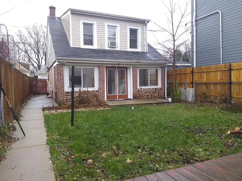 3525 N Pontiac Ave