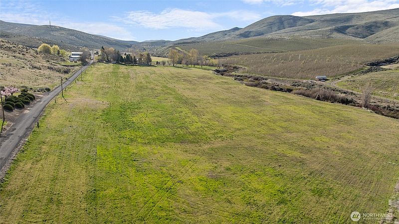4th image of 1260 Burbank Creek Road