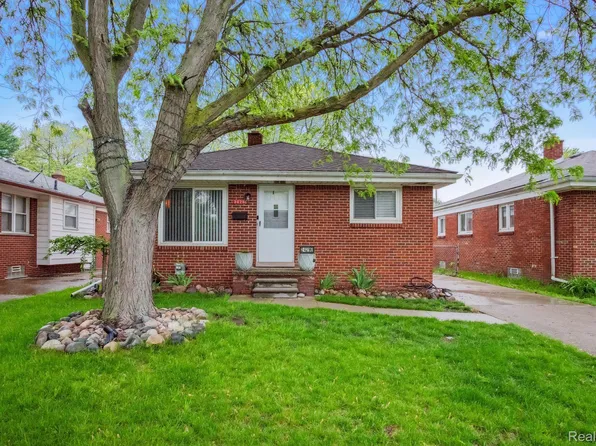 24296 Hayes Ave, Eastpointe, MI 48021