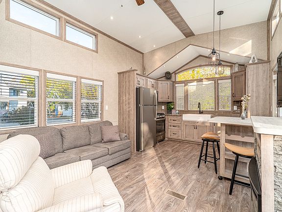 3rd image of 222 Fossil Cove Ln