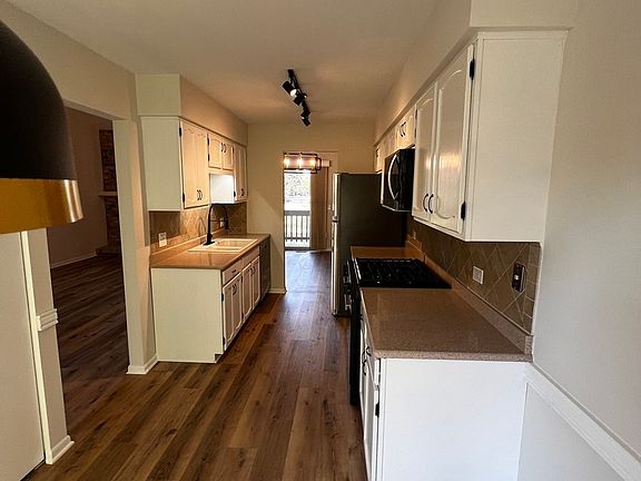 4th image of 102 Country Ln #102