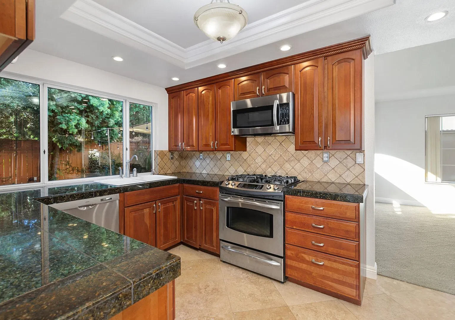30207 Silver Ridge Ct. Temecula CA 92591. Upgraded Kitchen, 1970 Sqft, Two-Story, Travertine Tile... — Photo 3