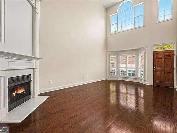 3rd image of 5004 Lexington Dr