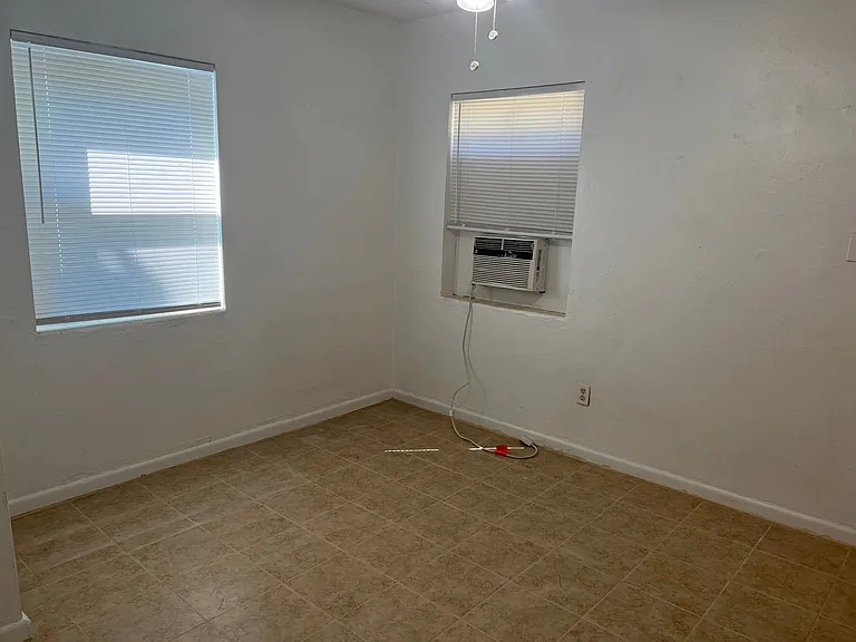 873 Campus Cir — Photo 9