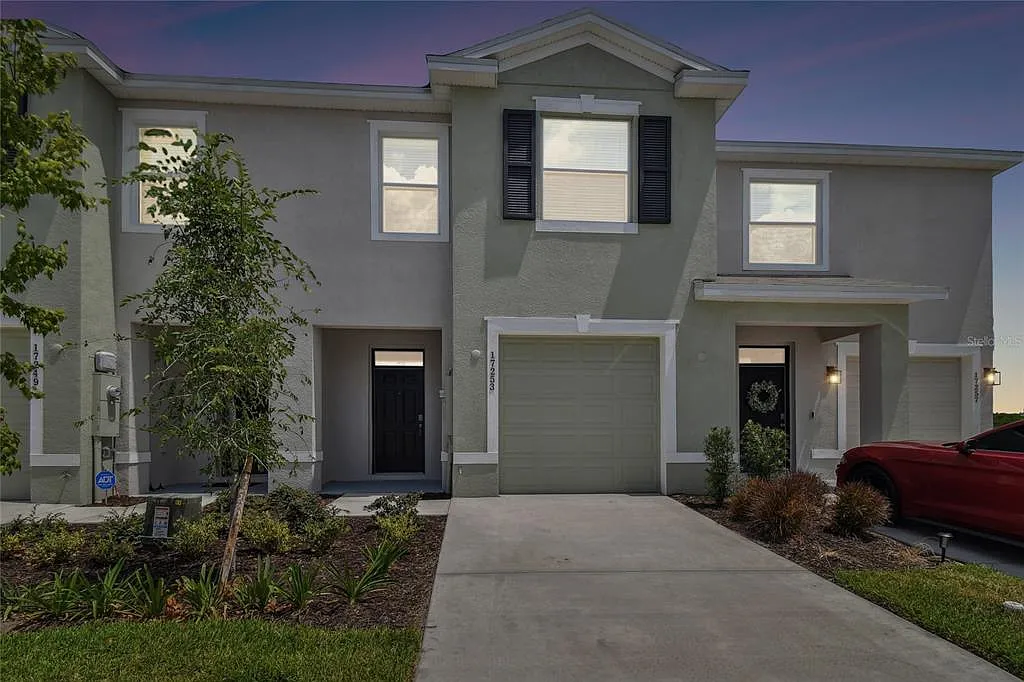3 bed, 2.5 bath, 1673 sqft, $2,350 — Photo 3