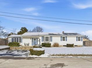 8 Meadow Ln, Coventry, RI 02816