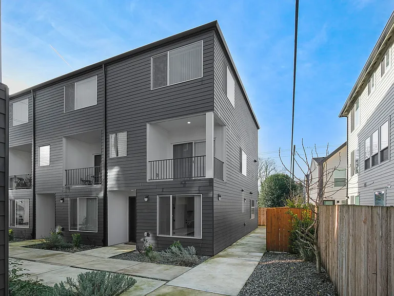 Vancouver Townhouses — Photo 36
