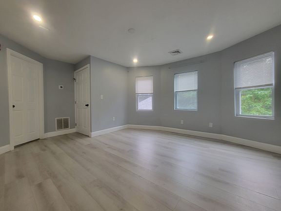 4th image of 6 W Summer St Unit 4