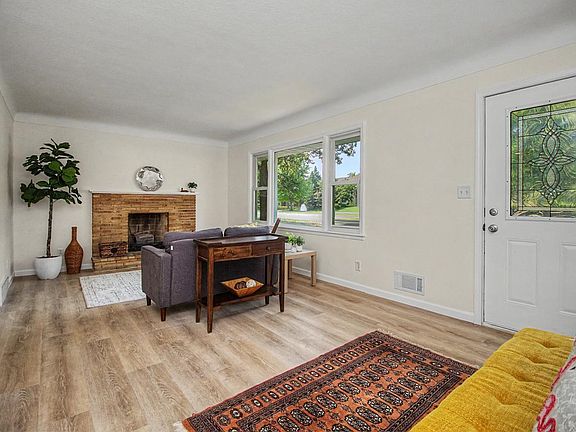 3rd image of 6230 Cahill Ave