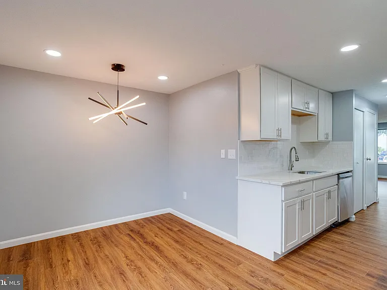 1359 Raleigh Dr — Photo 14