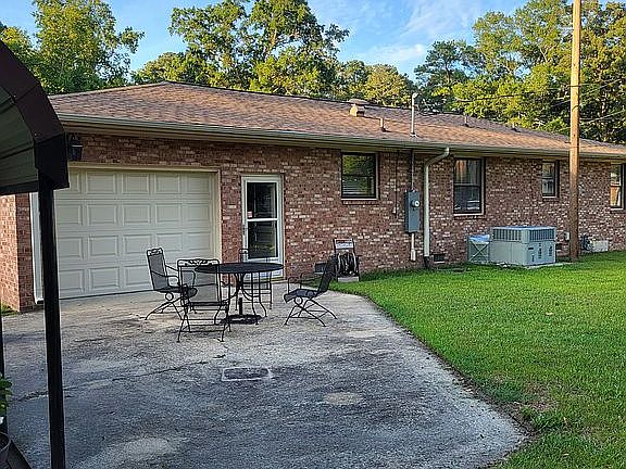 3rd image of 815 Hilma Cir