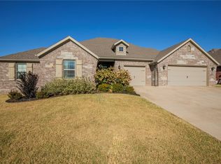 1080 Quail Hollow Dr, Bentonville, AR 72713