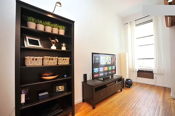 Rented by Upton Realty Group | media 6