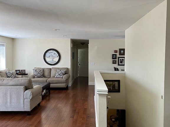 4th image of 1030 Pinyon Ct