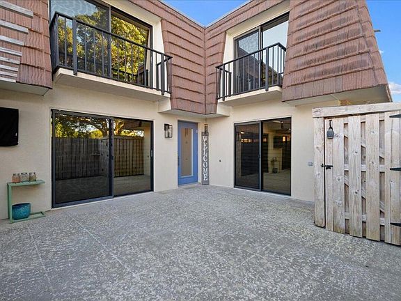 2nd image of 709 Palm Ln