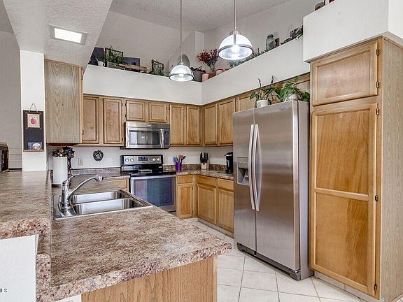 3rd image of 5949 E Fountain Cir