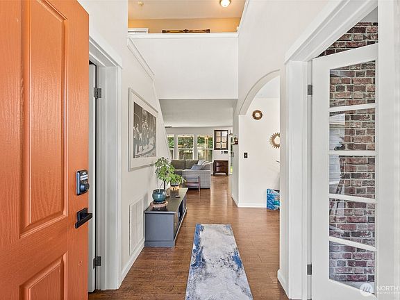 4th image of 18428 118th Avenue Ct E