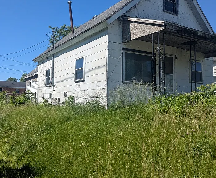 801 W 10th St — Photo 2