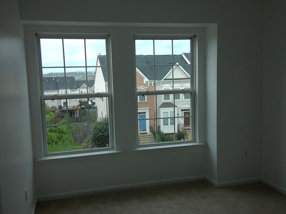 1st image of 540 Legrace Ter NE