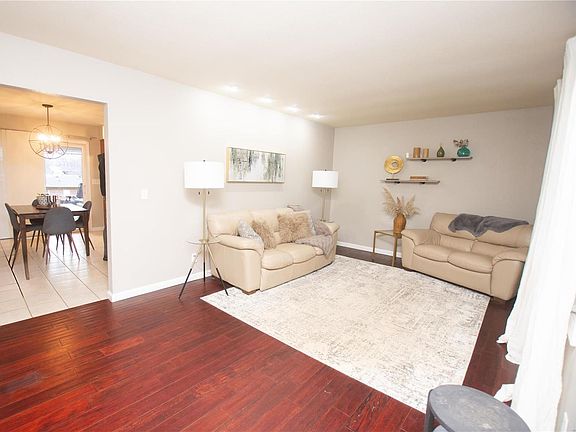 4th image of 714 W Airwood Dr