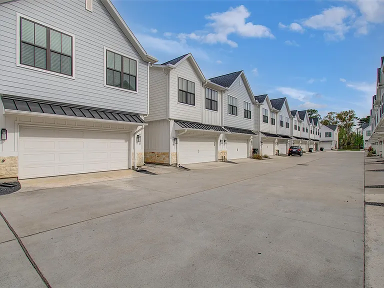 6420 Highland Pine Ln — Photo 37