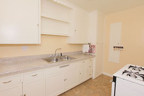 2nd image of 789 W 28th St