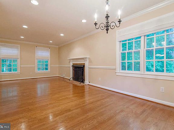 3rd image of 11449 Occoquan Oaks Ln