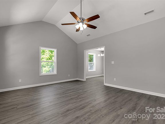 5th image of 510 Railroad Ave