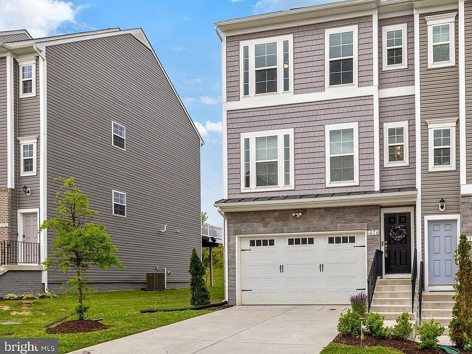 1st image of 1076 Overlook Way