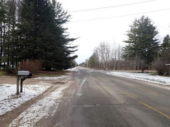 Exterior Neighborhood (street photo)