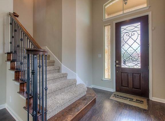 4th image of 405 Meadowlark St APT A
