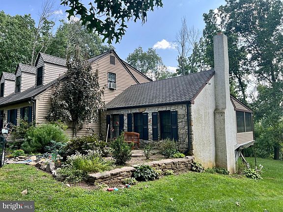5th image of 1409 N Gravel Pike