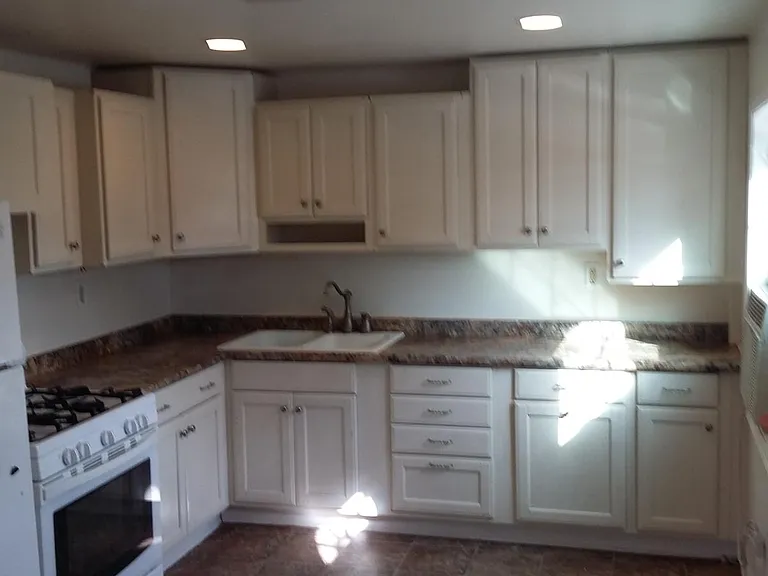 KITCHEN, 15' cubords, range, refrigerator, resessed lighting,