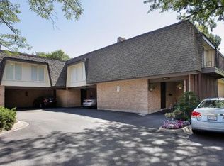 1809 Tanglewood Dr #1A-A, Glenview, IL 60025