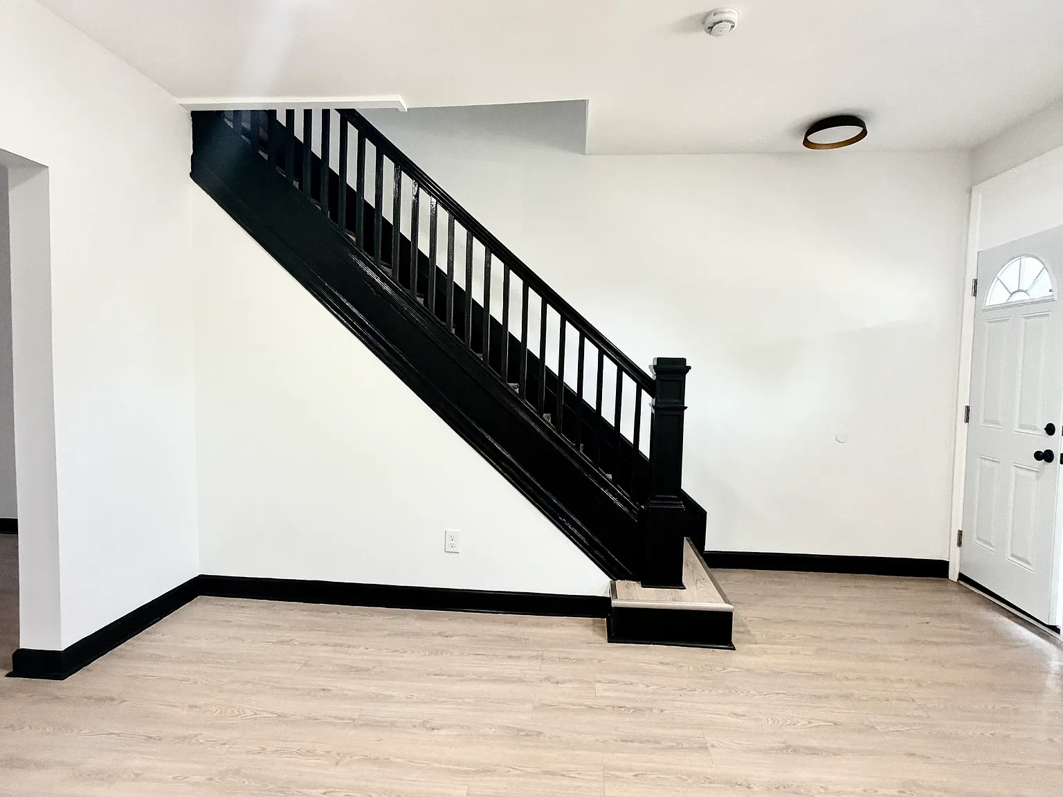 4 bed, 1260 sqft, $2,100 — Photo 3