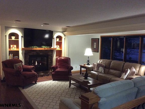 3rd image of 1126 Meadowlark Dr