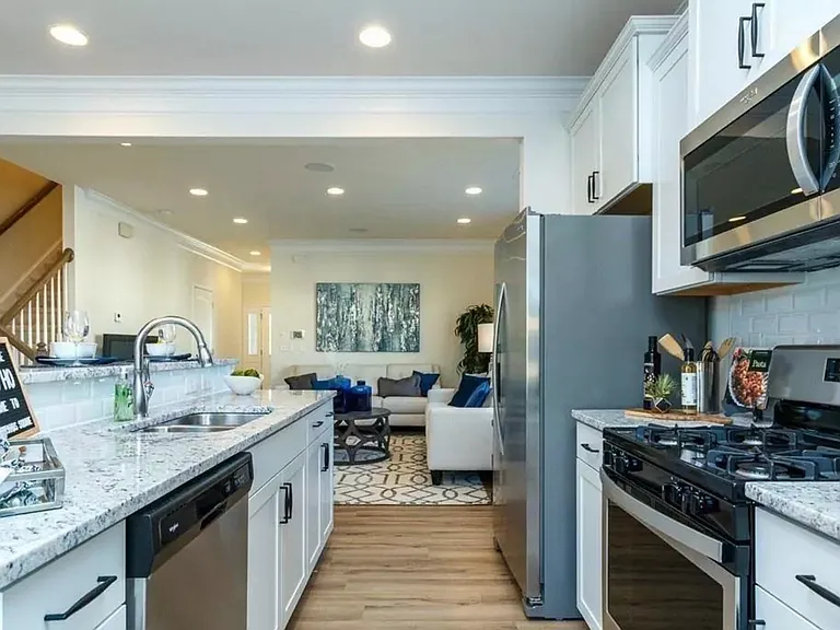 1315 Scholar Dr — Photo 3