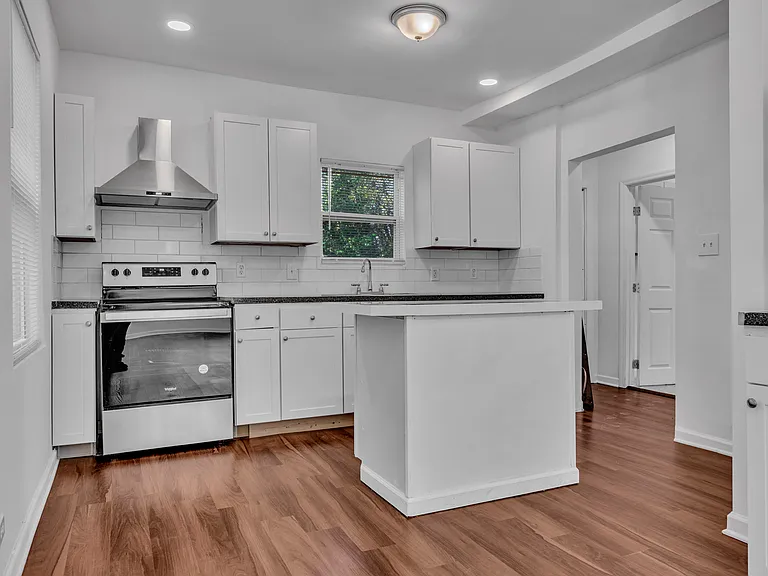 2348 Court R — Photo 15