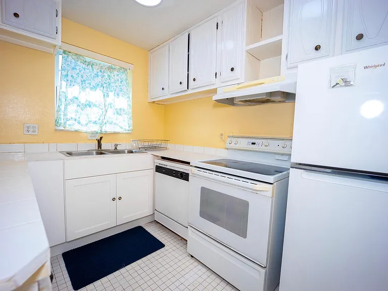 3240 Ridge Hill Rd #C — Photo 2