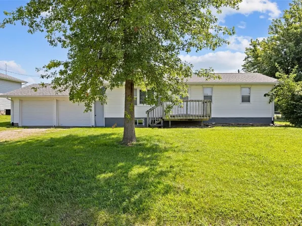 214 Apache Dr, Norway, IA 52318