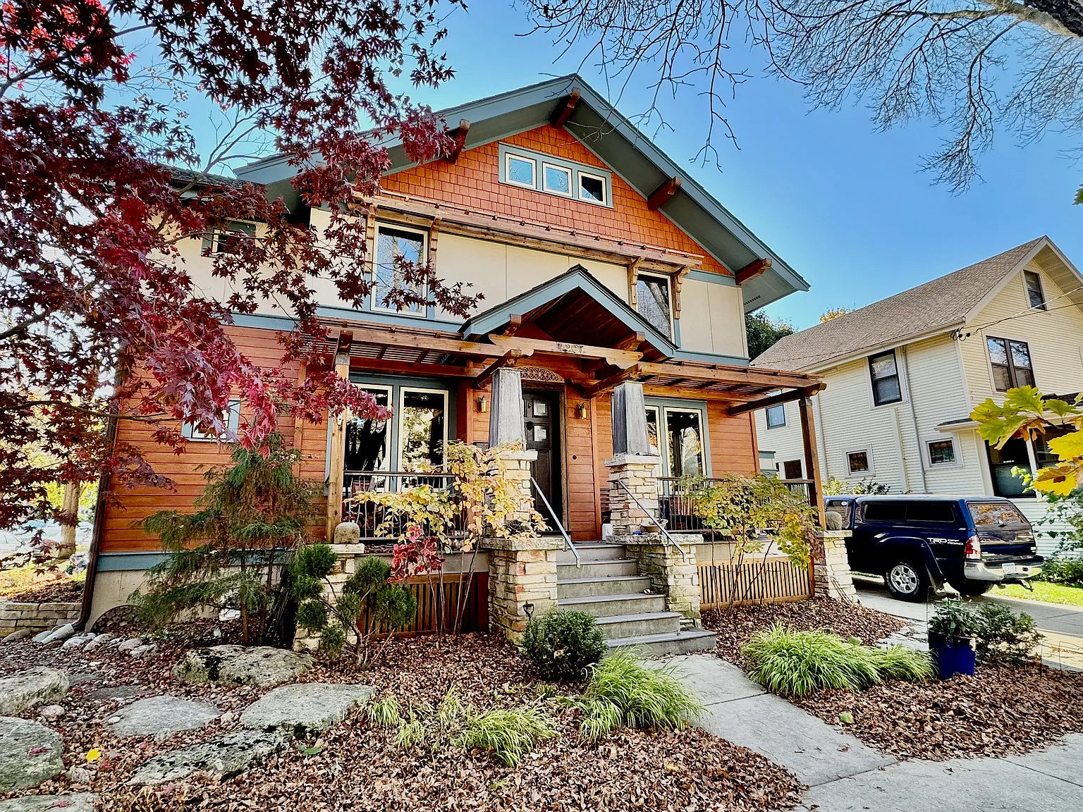 4 bed, 2.5 bath, 2100 sqft, $4,650 — Photo 1