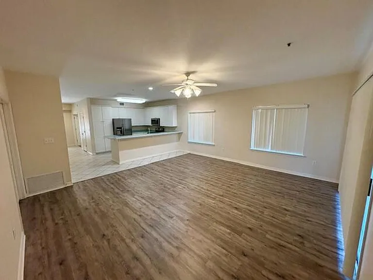 406 Westlake Ct — Photo 8