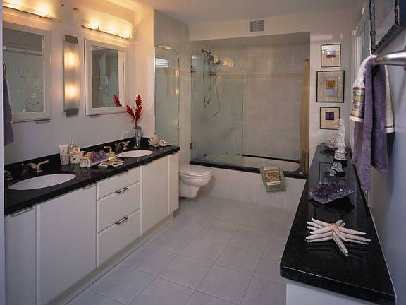 Connected master bath