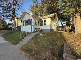 2215 Grand Ave, Davenport, IA