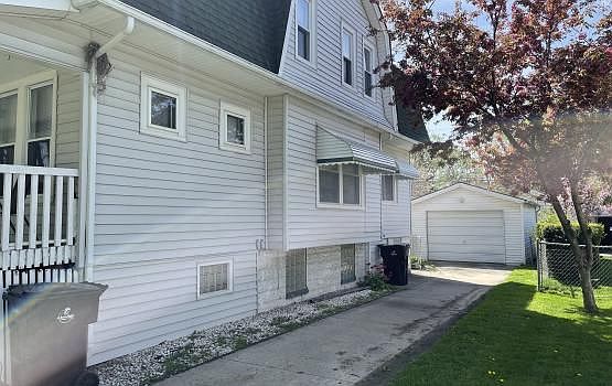2nd image of 719 Plum St