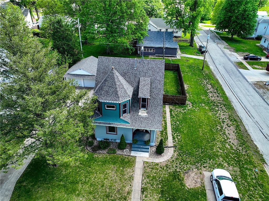 115 Iowa St, Hiawatha, KS 66434 Zillow