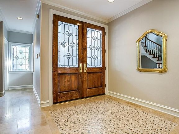 3rd image of 6422 Covecreek Pl