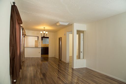 4th image of 1317 Cambridge Dr