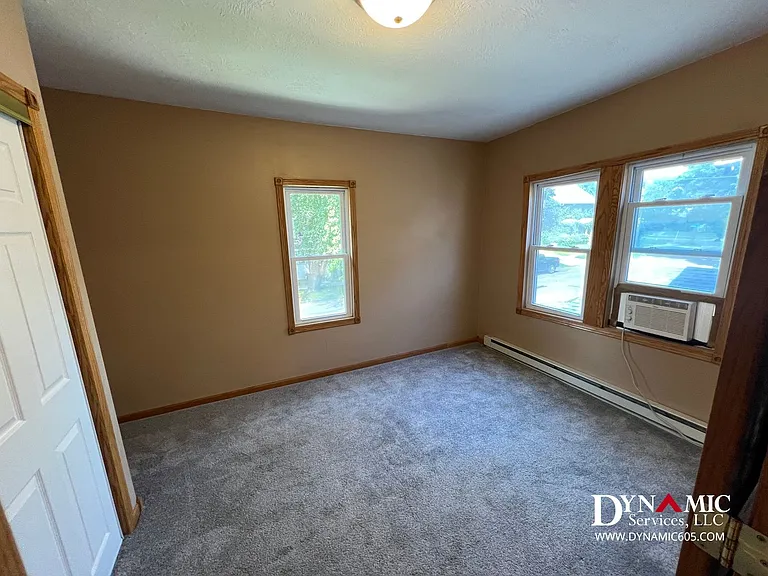 717 W 16th St — Photo 11