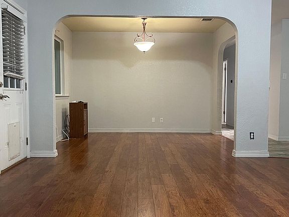 2nd image of 1006 Garden Path Dr